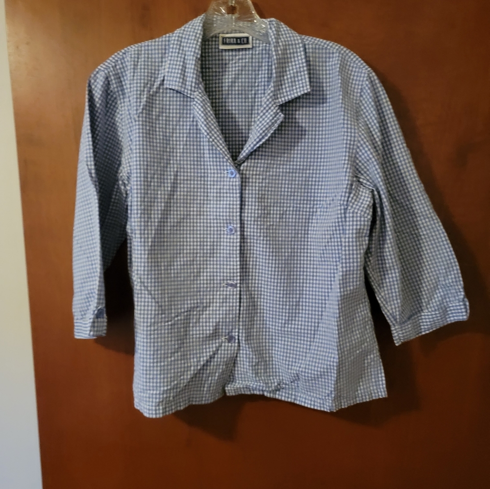 Erica and Co top